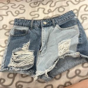 I’m selling these Jean shorts